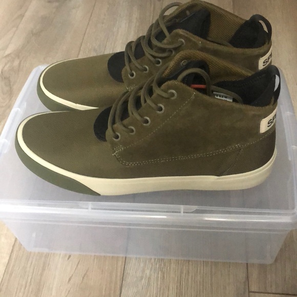 NWOT Sperry Sneakers Size 9.5 - Picture 2 of 6